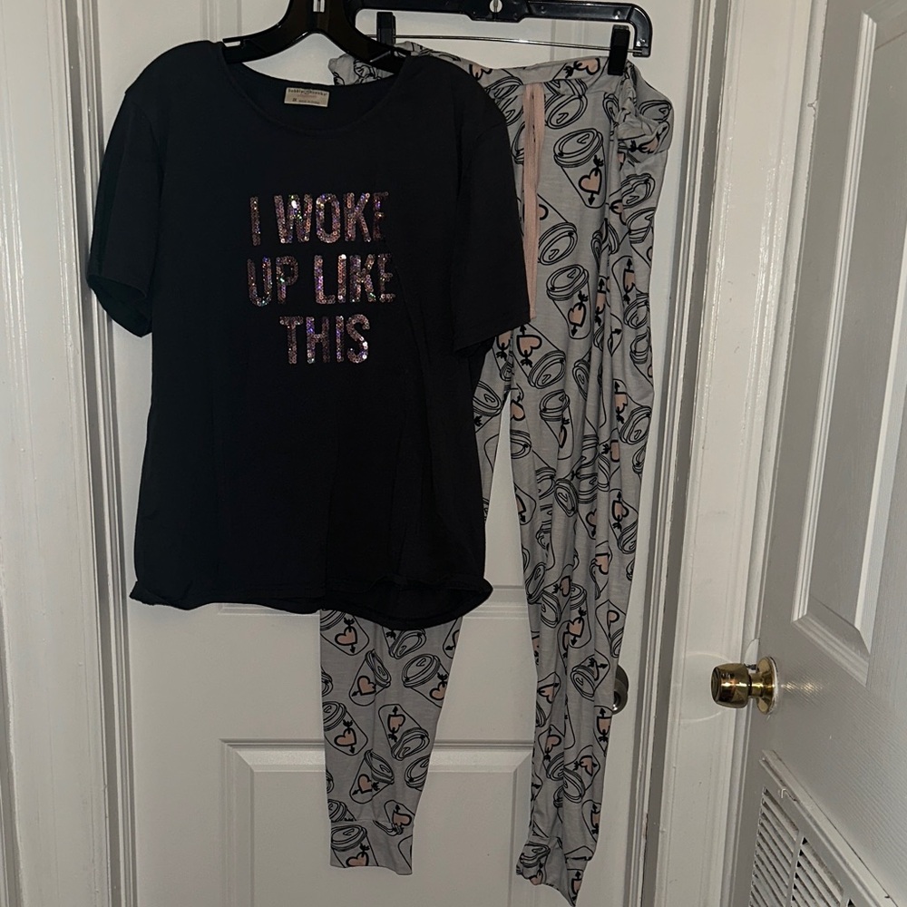 Bobbie Brooks Black Short-Sleeve Pajama Set with Printed Gray Pants